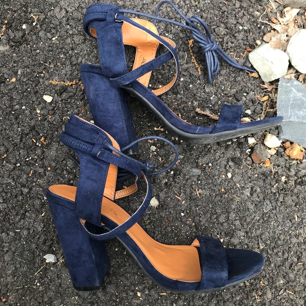 STRAPPY LACE UP CHUNKY HEELS